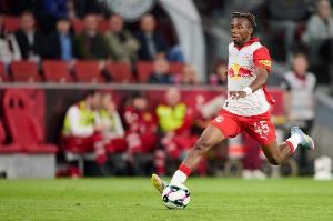 罗体：罗马想先租后买萨尔茨堡前锋内内，并关注席尔瓦和埃切维里