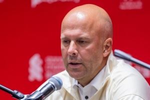 斯洛特：现有中卫完全够用；锋线已足够强大但仍在转会窗寻找机会