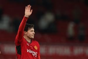 投奔滕帅？德天空：前曼联后卫林德洛夫被推荐给药厂，后者在评估