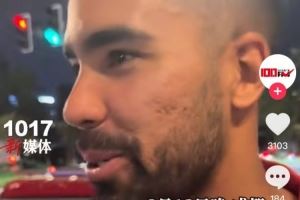 接地气！记者偶遇德尔加多赛后等网约车，后者流利中文喊亚冠加油