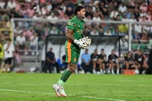 天空：曼城希望埃德森留队担任一门，他们至今尚未与多纳鲁马谈判