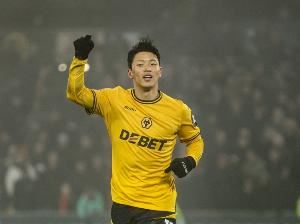 荷媒：埃因霍温有意租借+选择买断引进黄喜灿，但狼队暂未同意