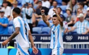 TyC：阿尔马达原本有望首发对阵厄瓜多尔，但球员受伤出战存疑