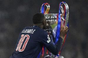 队报：金球热门候选登贝莱将按原计划出席颁奖礼，近几天他很平静