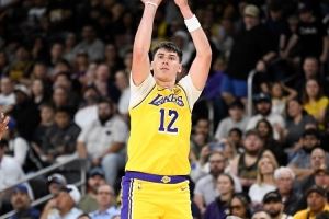 关键吃帽&里夫斯三双没了？拉拉维亚10中3得11分6板5助1断